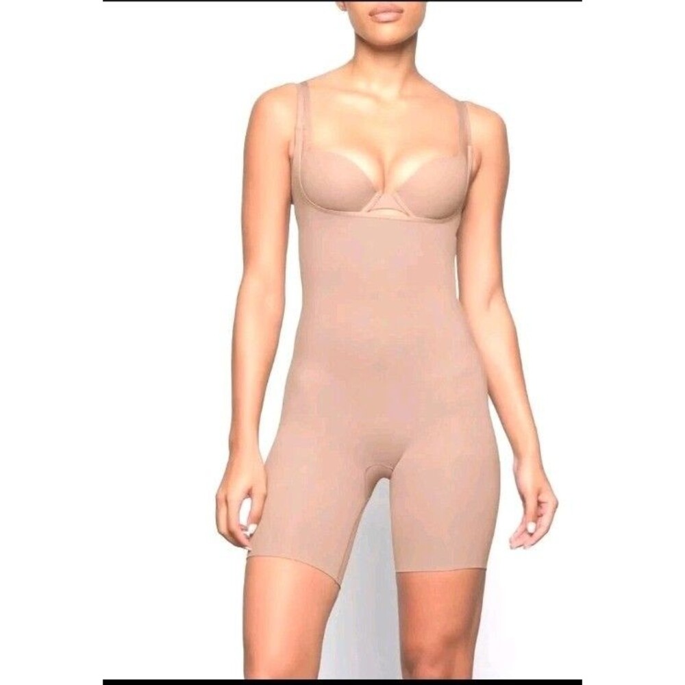 SKIMS Butt Enhancing Shapewear Open Bust Mid Thigh Bodysuit Sz 3X Clay New Open